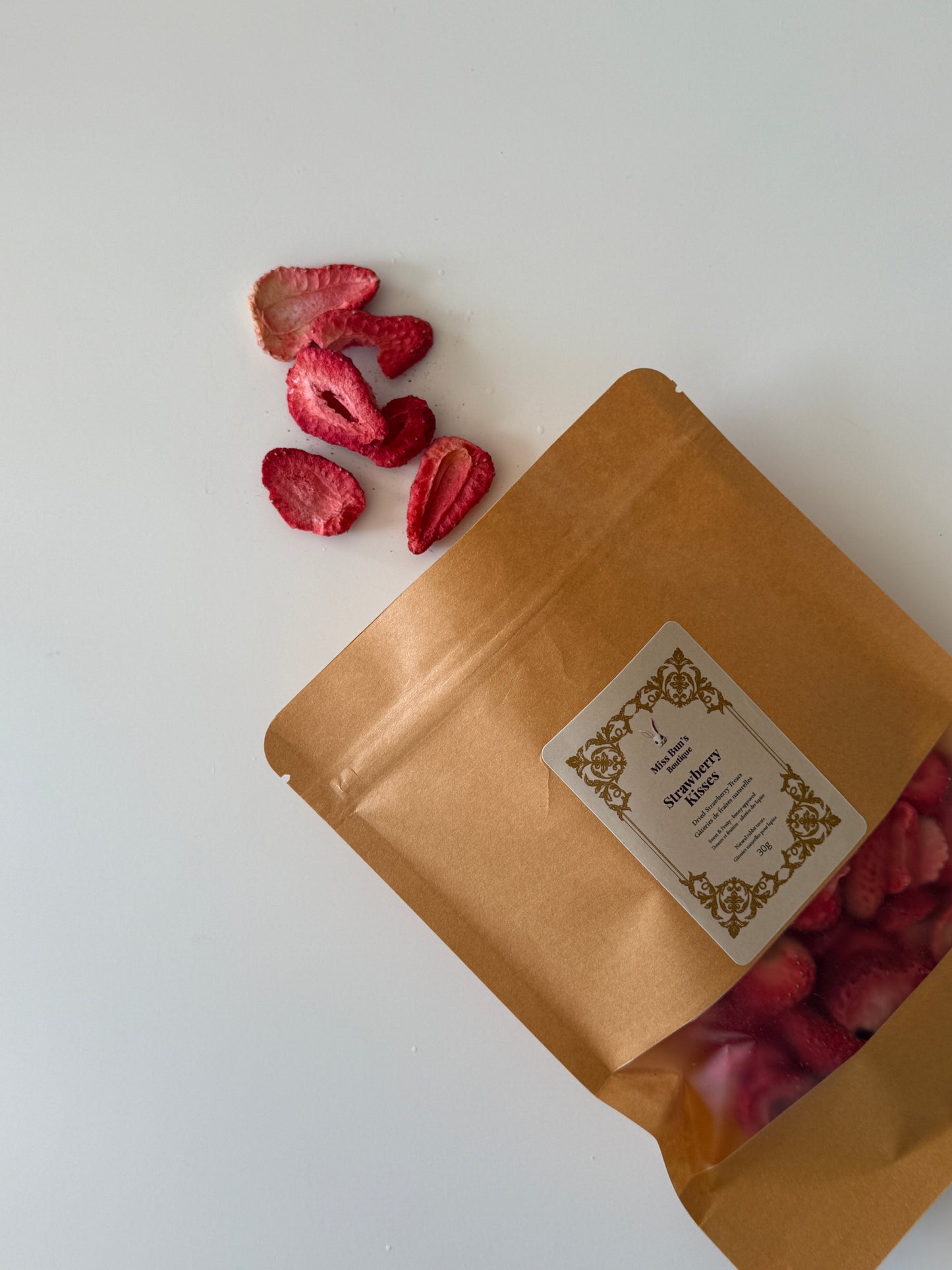 Strawberry Kisses – Natural Dried Strawberries for Rabbits (30g)