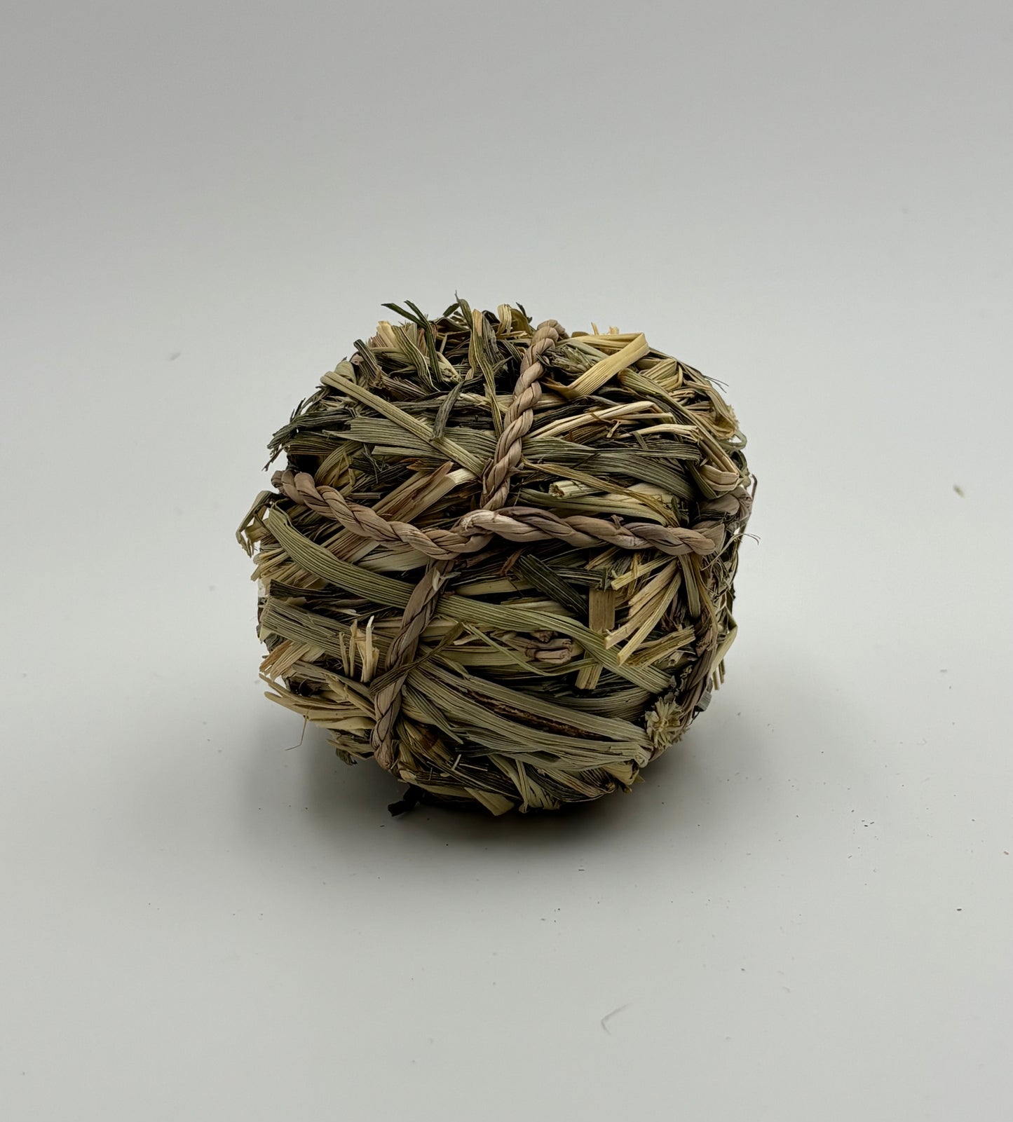 Boule naturelle en foin – 7 cm