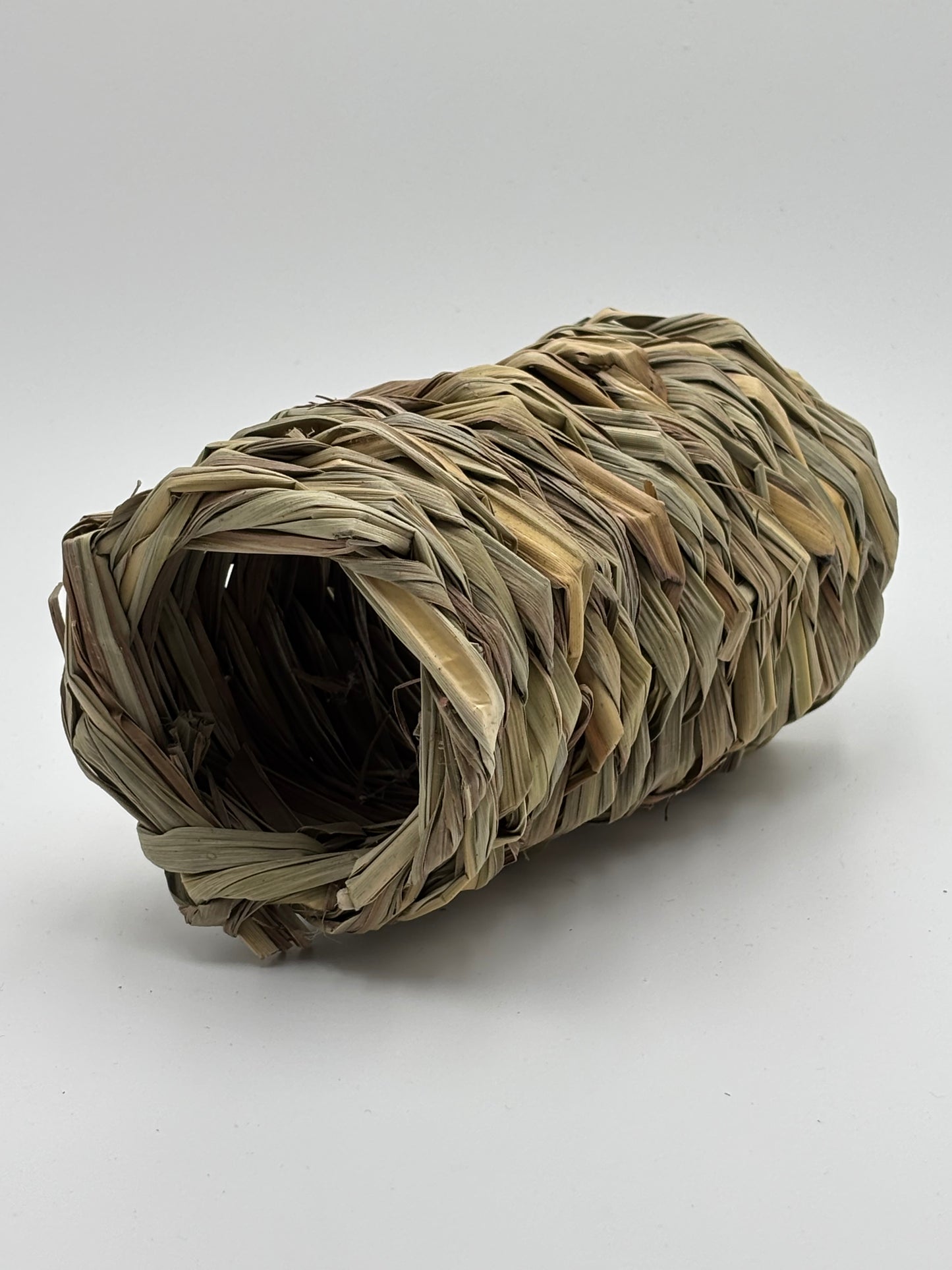 Natural Reed Chew Roll – Woven Plant Fiber Dental Toy for Rabbits