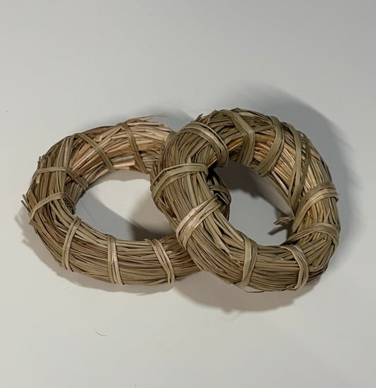 Natural Chew Ring Toy for Rabbits & Small Pets – Handwoven Grass Loop – Safe & Edible Enrichment Toy (11 cm)