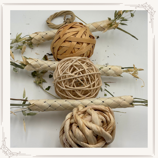 Hanging Foraging Ball Set by Miss Bun’s