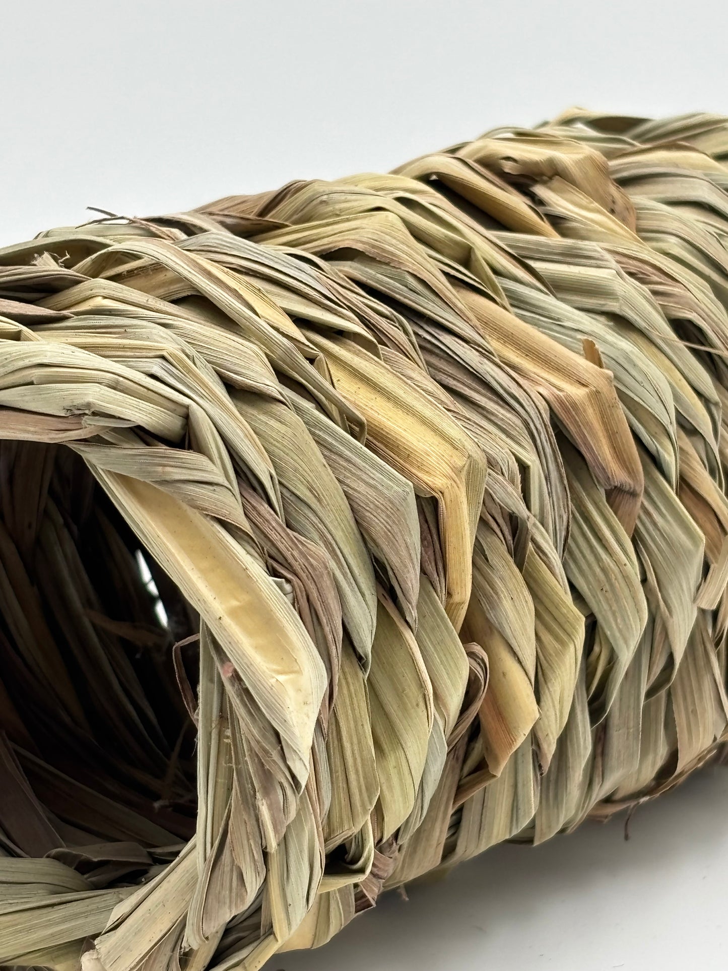 Natural Reed Chew Roll – Woven Plant Fiber Dental Toy for Rabbits