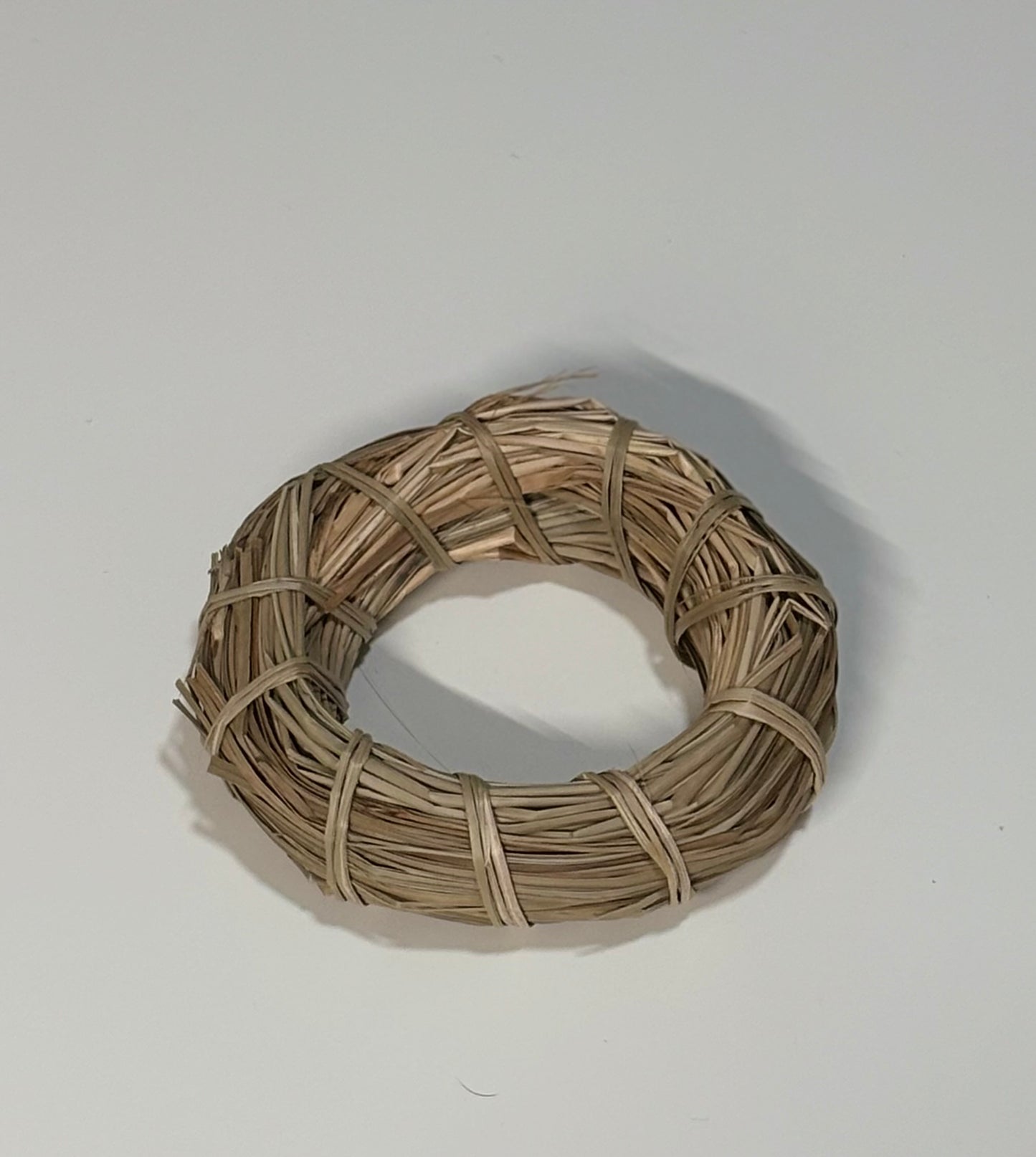 Natural Chew Ring Toy for Rabbits & Small Pets – Handwoven Grass Loop – Safe & Edible Enrichment Toy (11 cm)