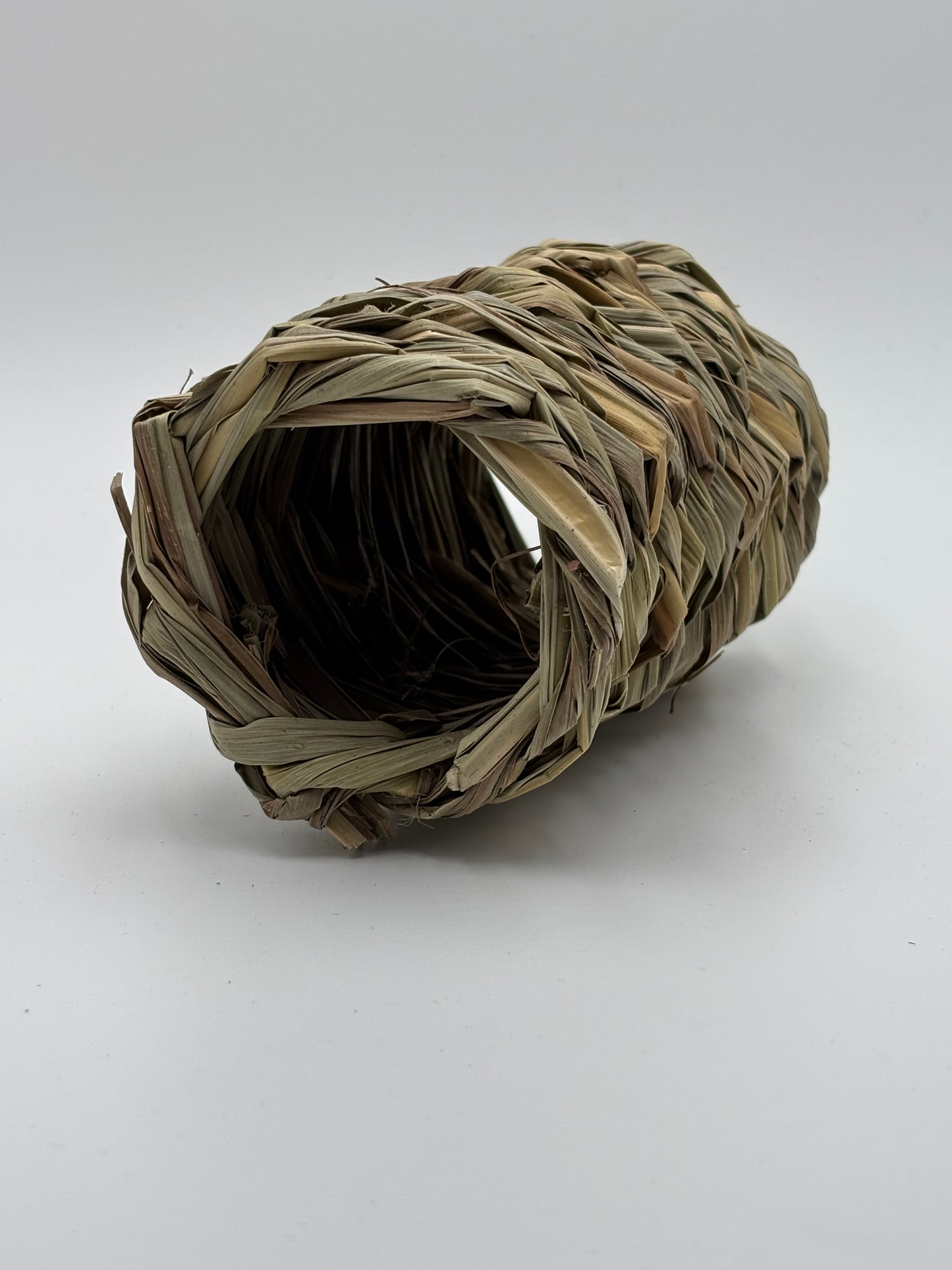 Natural Reed Chew Roll – Woven Plant Fiber Dental Toy for Rabbits