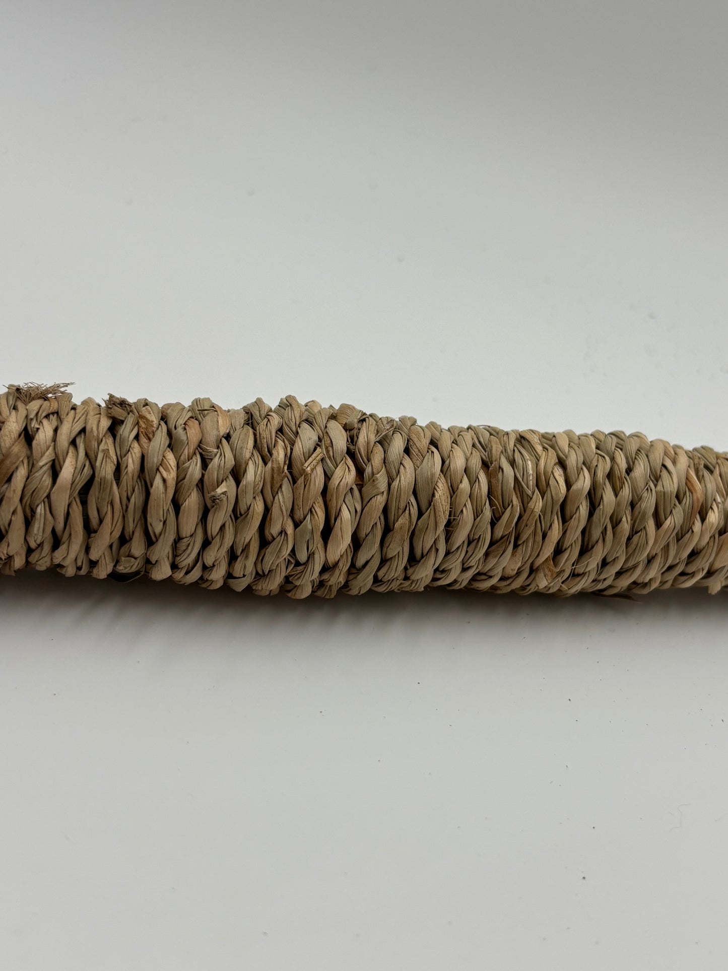 Jouet à mâcher en paille naturelle tressée pour lapins et petits animaux