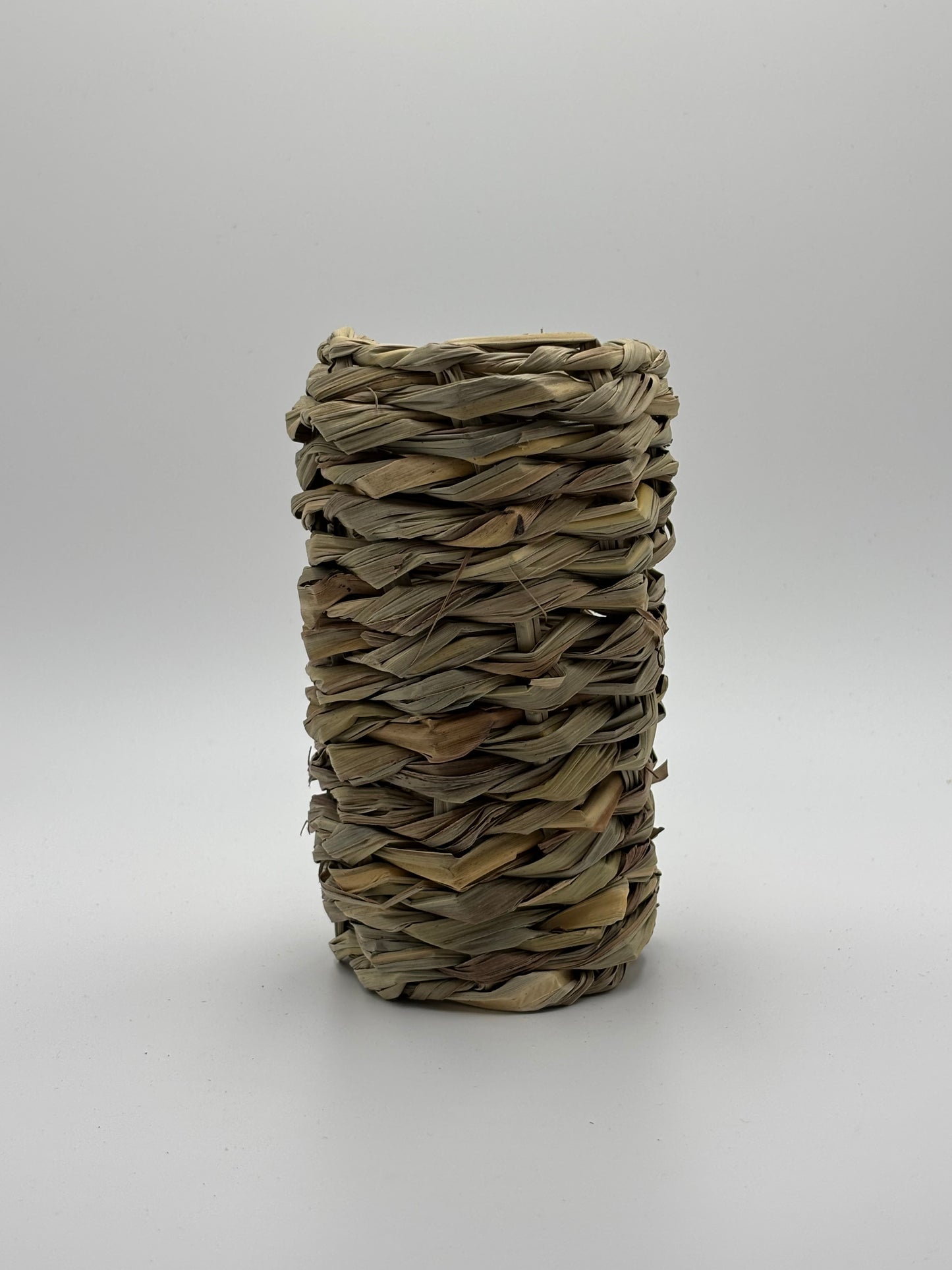 Natural Reed Chew Roll – Woven Plant Fiber Dental Toy for Rabbits