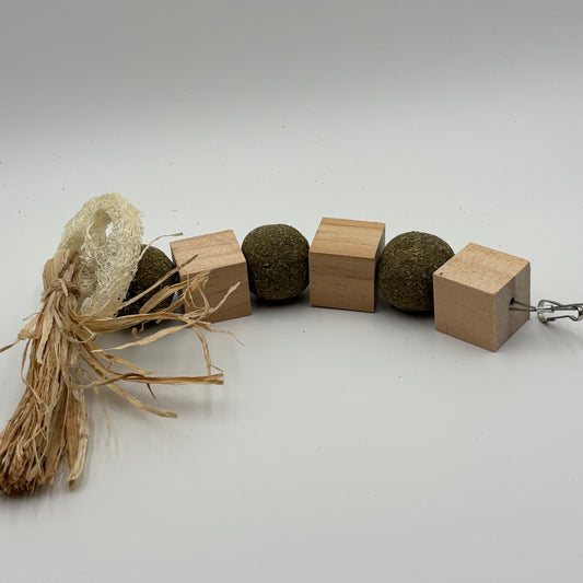 Jouet suspendu à mâcher – Galettes de foin Timothy & loofah naturel