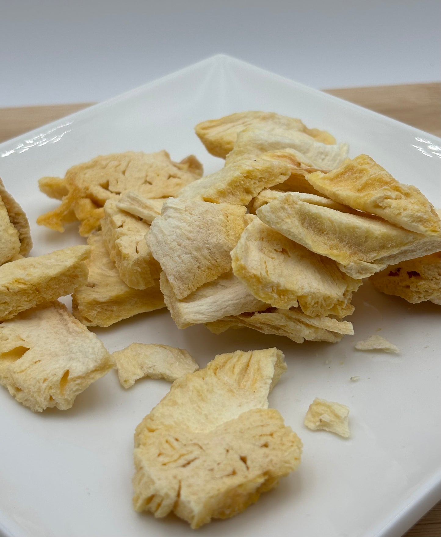 Pineapple Glow – Morceaux d'ananas séchés naturels pour lapins (30 g)