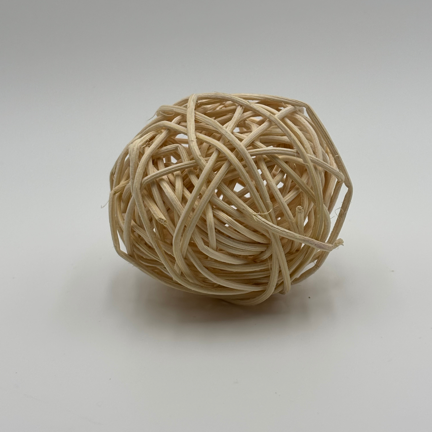 Boule naturelle en rotin – 7 cm